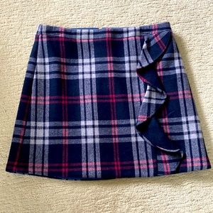 Jcrew. Women’s size 10, pristine skirt with zip and hook back. Lined